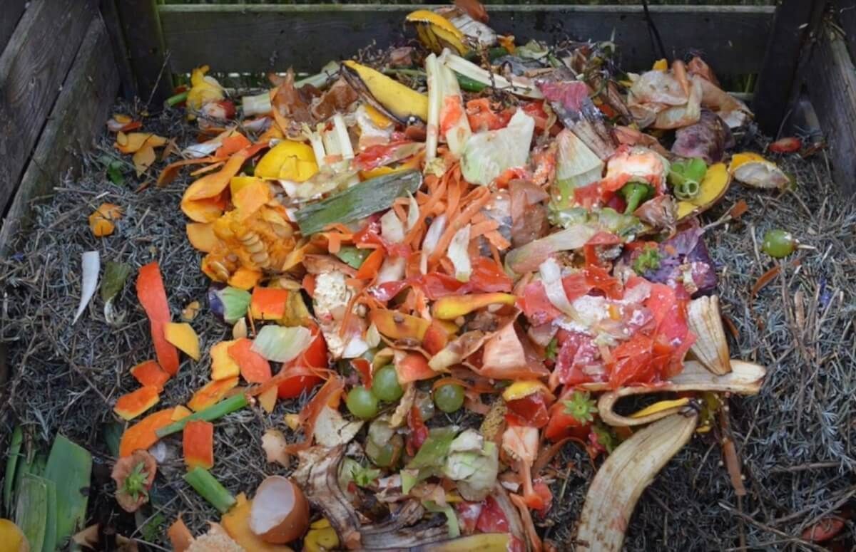 Make a Compost Bin from an Old Storage Tub Make a Compost Bin from an Old Storage Tub